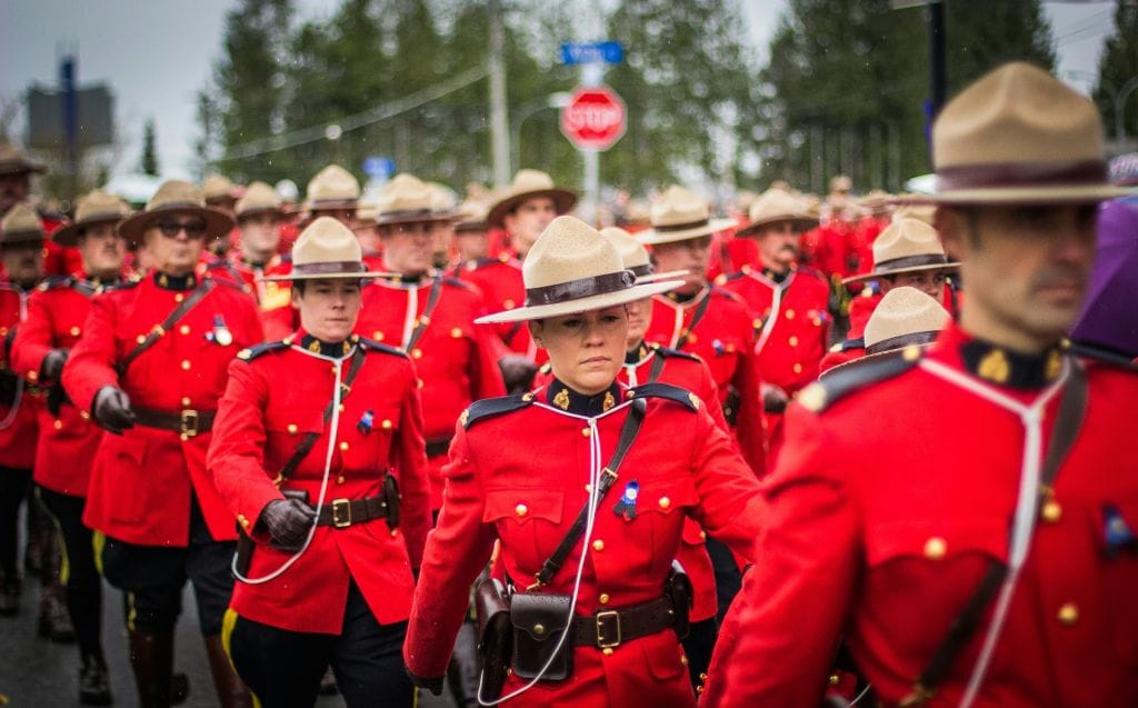 Điểm khác biệt giữa công dân và thường trú nhân Canada